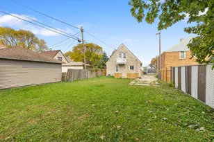 1229 W Olive St, Milwaukee, WI 53209 - Photo 23