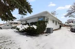 6606 W Dodge Pl, Milwaukee, WI 53220 - Photo 23
