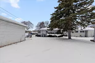 6606 W Dodge Pl, Milwaukee, WI 53220 - Photo 27