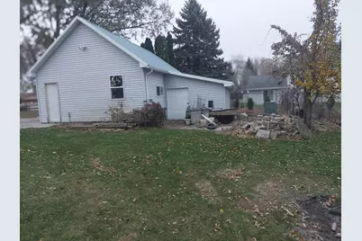 1577 E Gate Dr, Watertown, WI 53094 - Photo 9