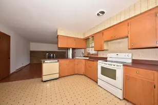 8115 W Acacia St, Milwaukee, WI 53223 - Photo 11