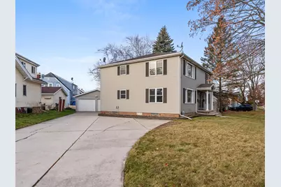 1101  Nagle Ave #1103, Manitowoc, WI 54220 - Photo 3