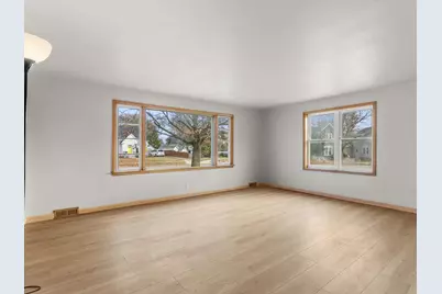 1101  Nagle Ave #1103, Manitowoc, WI 54220 - Photo 13