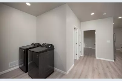 3314 W Alvina Ave, Greenfield, WI 53221 - Photo 7