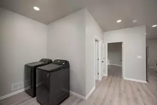 3314 W Alvina Ave, Greenfield, WI 53221 - Photo 7