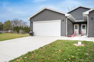 3314 W Alvina Ave, Greenfield, WI 53221 - Photo 3