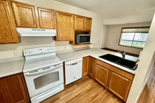 907 Fox Creek Dr, Watertown, WI 53098 - Photo 5