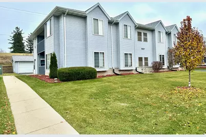 907  Fox Creek Dr #2, Watertown, WI 53098 - Photo 1