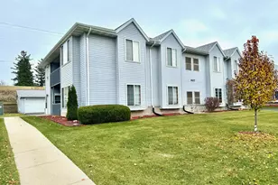 907 Fox Creek Dr, Watertown, WI 53098 - Photo 1