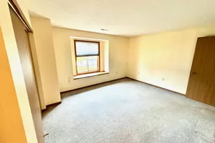 907 Fox Creek Dr, Watertown, WI 53098 - Photo 17