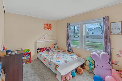 957  Macarthur Dr, Manitowoc, WI 54220 - Photo 9