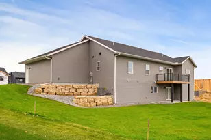 270 Southern Dr, Holmen, WI 54636 - Photo 25