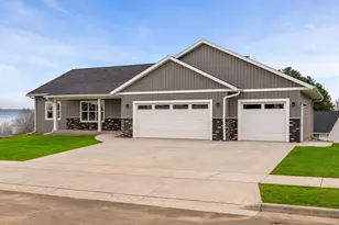 270 Southern Dr, Holmen, WI 54636 - Photo 3