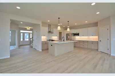 8246 W Bluebird Ct, Mequon, WI 53097 - Photo 7