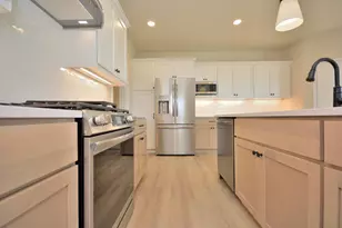 8246 W Bluebird Ct, Mequon, WI 53097 - Photo 5