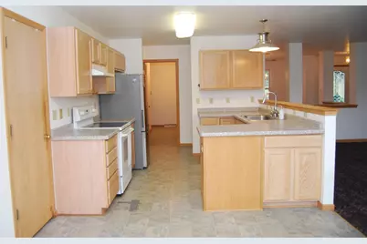 7210  Badger Ln, Wayne, WI 53002 - Photo 11