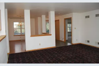 7210  Badger Ln, Wayne, WI 53002 - Photo 5