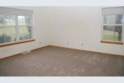 7210  Badger Ln, Wayne, WI 53002 - Photo 13