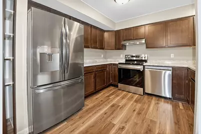 2116  Woodburn Rd #B, Waukesha, WI 53188 - Photo 5