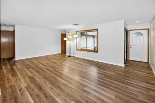 2116 Woodburn Rd, Waukesha, WI 53188 - Photo 9