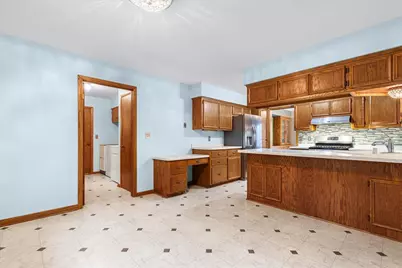 7525 N Redwood Rd, Glendale, WI 53209 - Photo 9