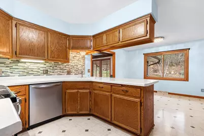 7525 N Redwood Rd, Glendale, WI 53209 - Photo 23