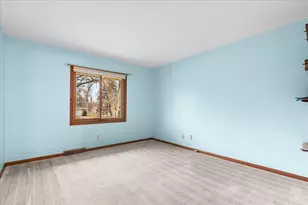 7525 N Redwood Rd, Glendale, WI 53209 - Photo 13