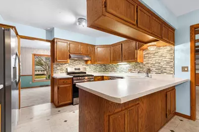 7525 N Redwood Rd, Glendale, WI 53209 - Photo 5