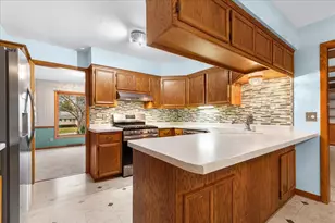 7525 N Redwood Rd, Glendale, WI 53209 - Photo 5