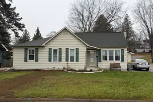912 Oak St, La Crescent, MN 55947 - Photo 1
