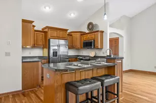 285 Cardinal Ridge Dr, Pewaukee, WI 53072 - Photo 9