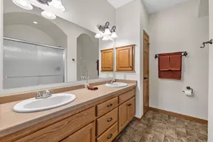 285 Cardinal Ridge Dr, Pewaukee, WI 53072 - Photo 27