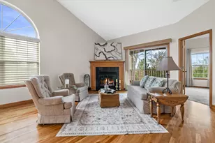 285 Cardinal Ridge Dr, Pewaukee, WI 53072 - Photo 3