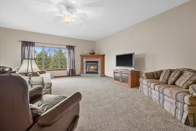 285  Cardinal Ridge Dr, Pewaukee, WI 53072 - Photo 17