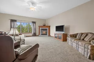 285 Cardinal Ridge Dr, Pewaukee, WI 53072 - Photo 17