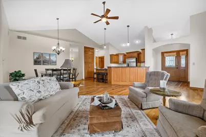 285  Cardinal Ridge Dr, Pewaukee, WI 53072 - Photo 5