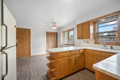 9505 W Orinda Ct, Milwaukee, WI 53224 - Photo 7