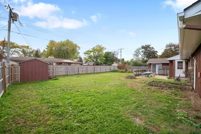 9505 W Orinda Ct, Milwaukee, WI 53224 - Photo 25