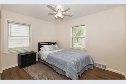 1580 W Howard Ave, Milwaukee, WI 53221 - Photo 7