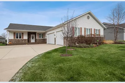 522  Bridgewater Cir, Williams Bay, WI 53191 - Photo 1