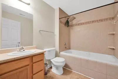 2023 W Layton Ave #8, Milwaukee, WI 53221 - Photo 17
