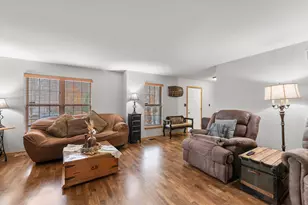 226 Beatrice Dr, Hartford, WI 53027 - Photo 7