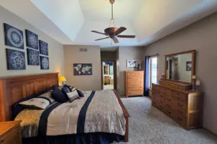 W282N4163 Somerset Ln, Delafield, WI 53072 - Photo 9