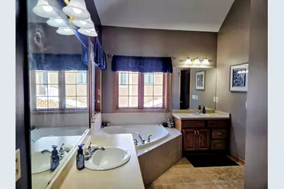 W282N4163  Somerset Ln, Delafield, WI 53072 - Photo 11