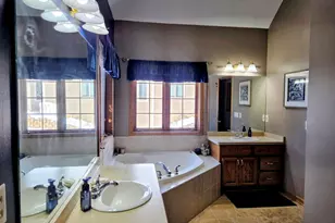 W282N4163 Somerset Ln, Delafield, WI 53072 - Photo 11