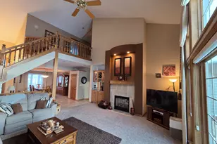 W282N4163 Somerset Ln, Delafield, WI 53072 - Photo 5