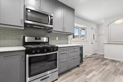 5325 W Allerton Ave, Greenfield, WI 53220 - Photo 7