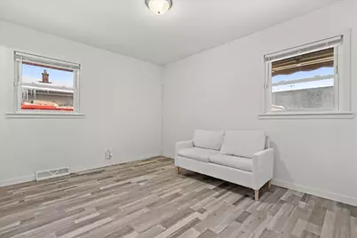 5325 W Allerton Ave, Greenfield, WI 53220 - Photo 9