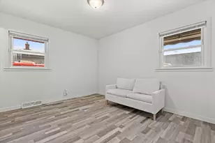 5325 W Allerton Ave, Greenfield, WI 53220 - Photo 9