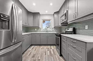 5325 W Allerton Ave, Greenfield, WI 53220 - Photo 5